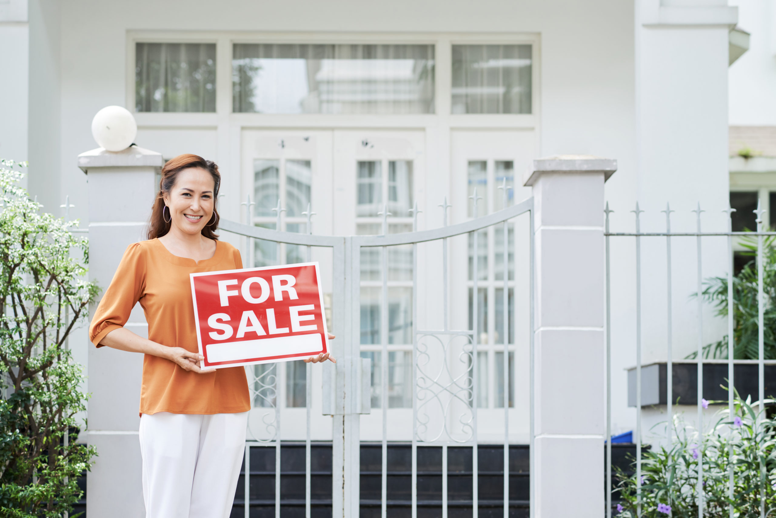 Woman Selling Her House Woman Selling Her House